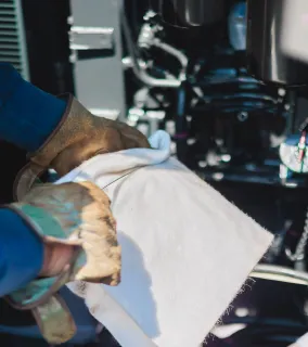 作業員が整備する