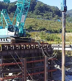 仮桟橋での作業現場