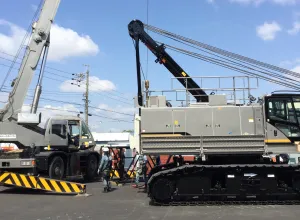 クローラークレーン組立て